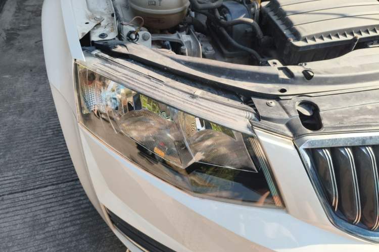 Used Skoda Octavia 2017 1.6L Manual Smart Drive Edition Right Front Headlight