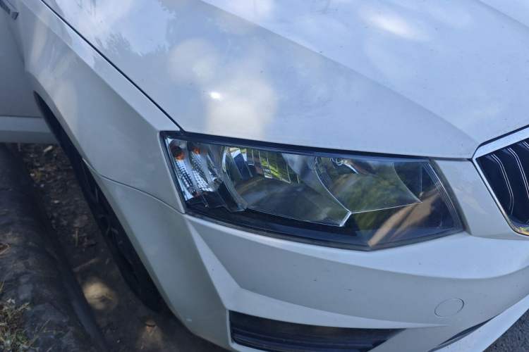 Used Skoda Octavia 2017 1.6L Automatic Smart Drive Edition Right Front Headlight