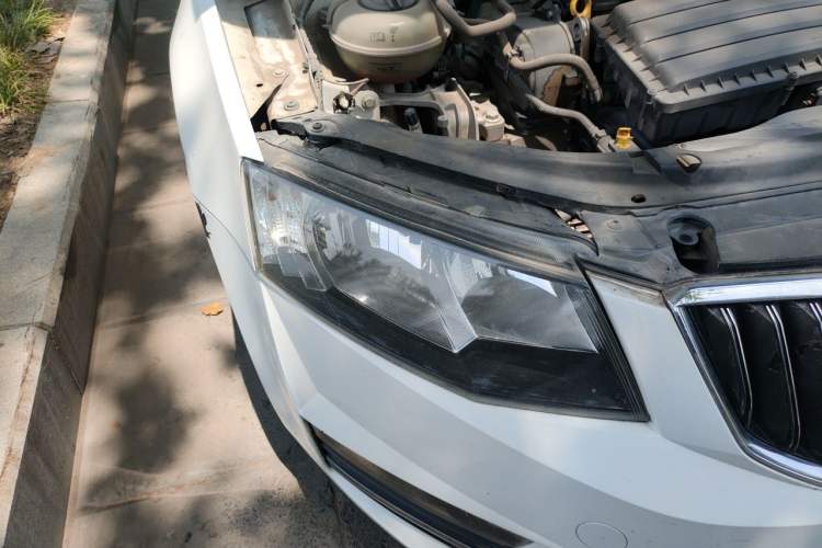 Used Skoda Octavia 2017 1.6L Automatic Chuanxing Edition Right Front Headlight