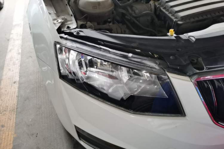 Used Skoda Octavia 2017 1.6L Automatic Smart Drive Edition Right Front Headlight