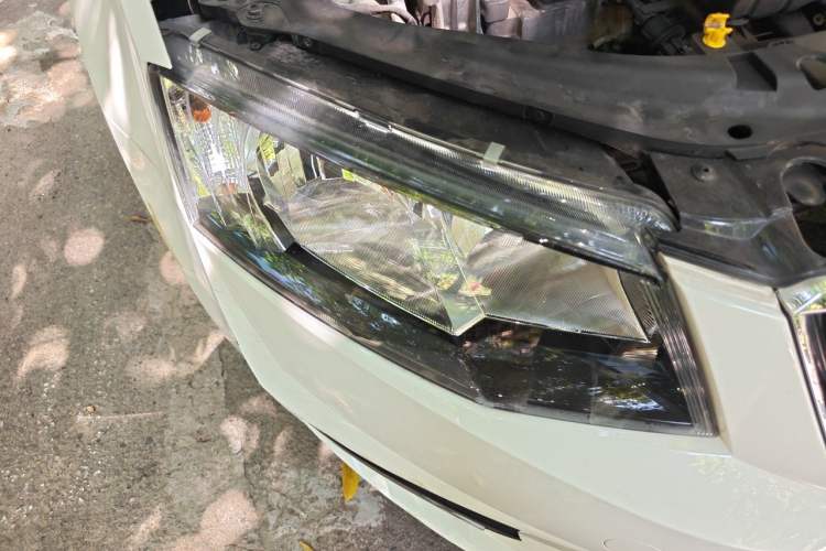 Used Skoda Octavia 2017 1.6L Automatic Smart Drive Edition Right Front Headlight