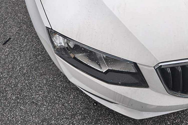 Used Skoda Octavia 2017 TSI280 DSG Smart Drive Edition Right Front Headlight