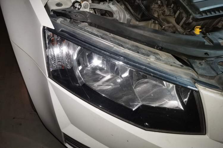 Used Skoda Octavia 2017 1.6L Automatic Smart Drive Edition Right Front Headlight