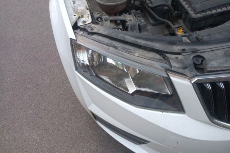 Used Skoda Octavia 2017 1.6L Manual Trend Edition Right Front Headlight
