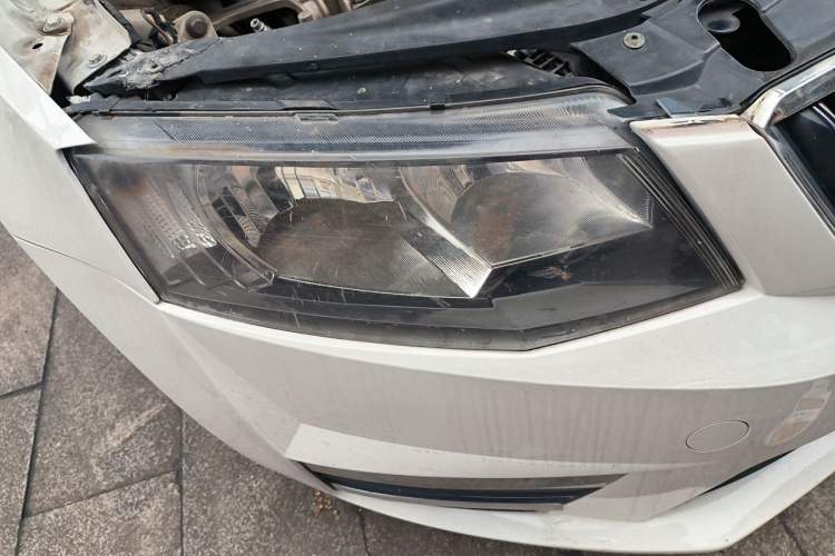 Used Skoda Octavia 2017 Classic Model 1.6L Automatic Standard Edition Right Front Headlight