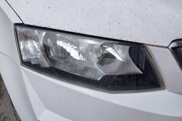Used Skoda Octavia 2017 1.6L Manual Smart Drive Edition Right Front Headlight
