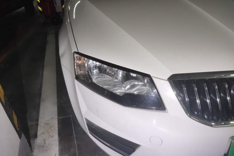 Used Skoda Octavia 2017 1.6L Automatic Chuanxing Edition Right Front Headlight