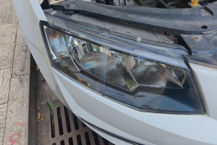 Used Skoda Octavia 2017 1.6L Automatic Chuanxing Edition Right Front Headlight