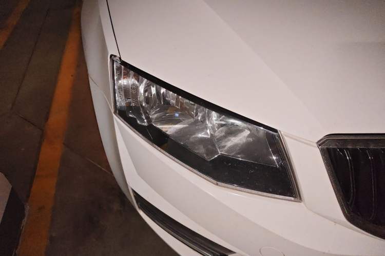 Used Skoda Octavia 2017 TSI280 DSG Smart Drive Edition Right Front Headlight