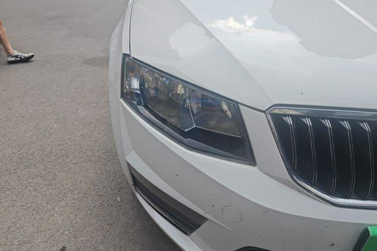 Used Skoda Octavia 2017 1.6L Automatic Chuanxing Edition Right Front Headlight