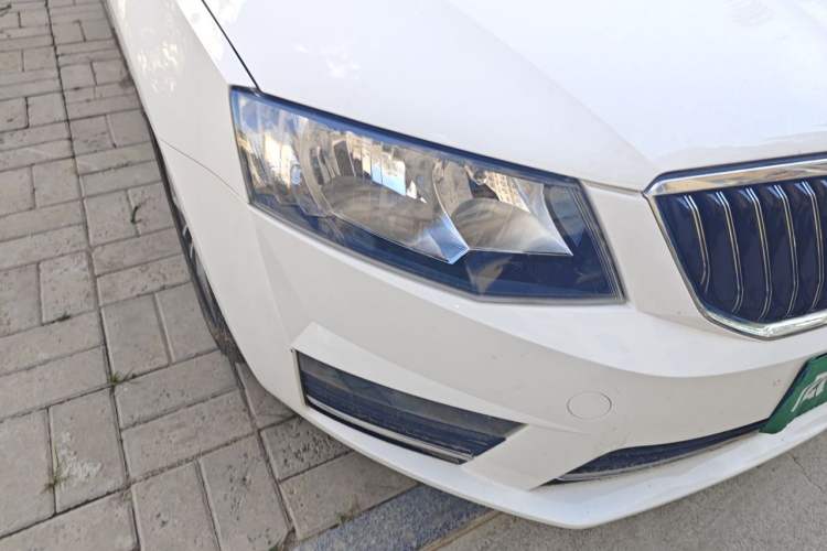 Used Skoda Octavia 2017 1.6L Automatic Chuanxing Edition Right Front Headlight
