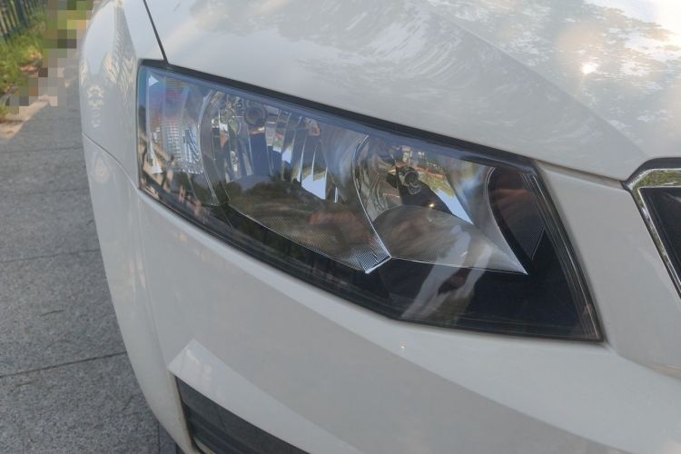 Used Skoda Octavia 2017 1.6L Automatic Chuanxing Edition Right Front Headlight