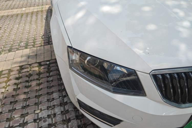 Used Skoda Octavia 2017 1.6L Automatic Smart Drive Edition Right Front Headlight