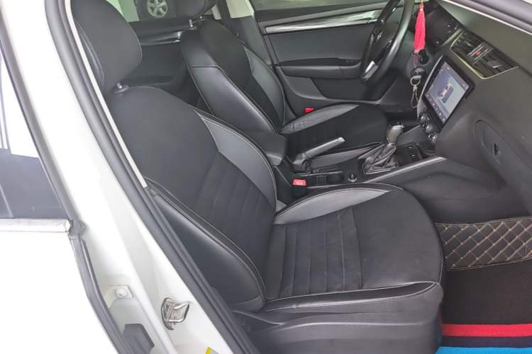 Used Skoda Octavia 2017 TSI280 DSG Smart Drive Edition Right Front Seat