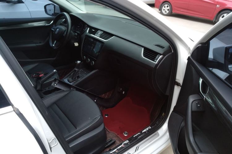 Used Skoda Octavia 2017 1.6L Automatic Smart Drive Edition Right Front Seat