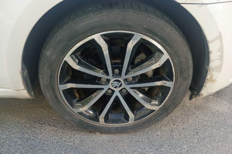 Used Skoda Octavia 2017 1.6L Manual Smart Drive Edition Right Front Wheel Hub