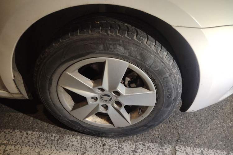 Used Skoda Octavia 2017 Classic Model 1.6L Manual Standard Edition Right Front Wheel Hub