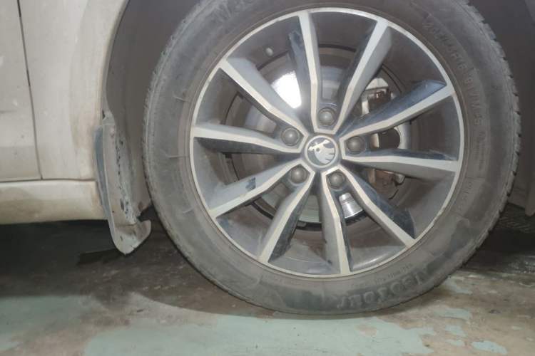 Used Skoda Octavia 2017 TSI280 DSG Smart Drive Edition Right Front Wheel Hub
