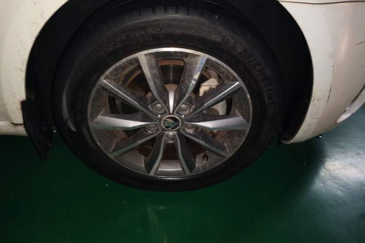 Used Skoda Octavia 2017 1.6L Automatic Chuanxing Edition Right Front Wheel Hub
