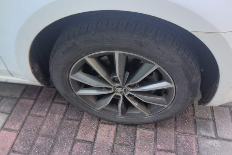 Used Skoda Octavia 2017 1.6L Automatic Chuanxing Edition Right Front Wheel Hub