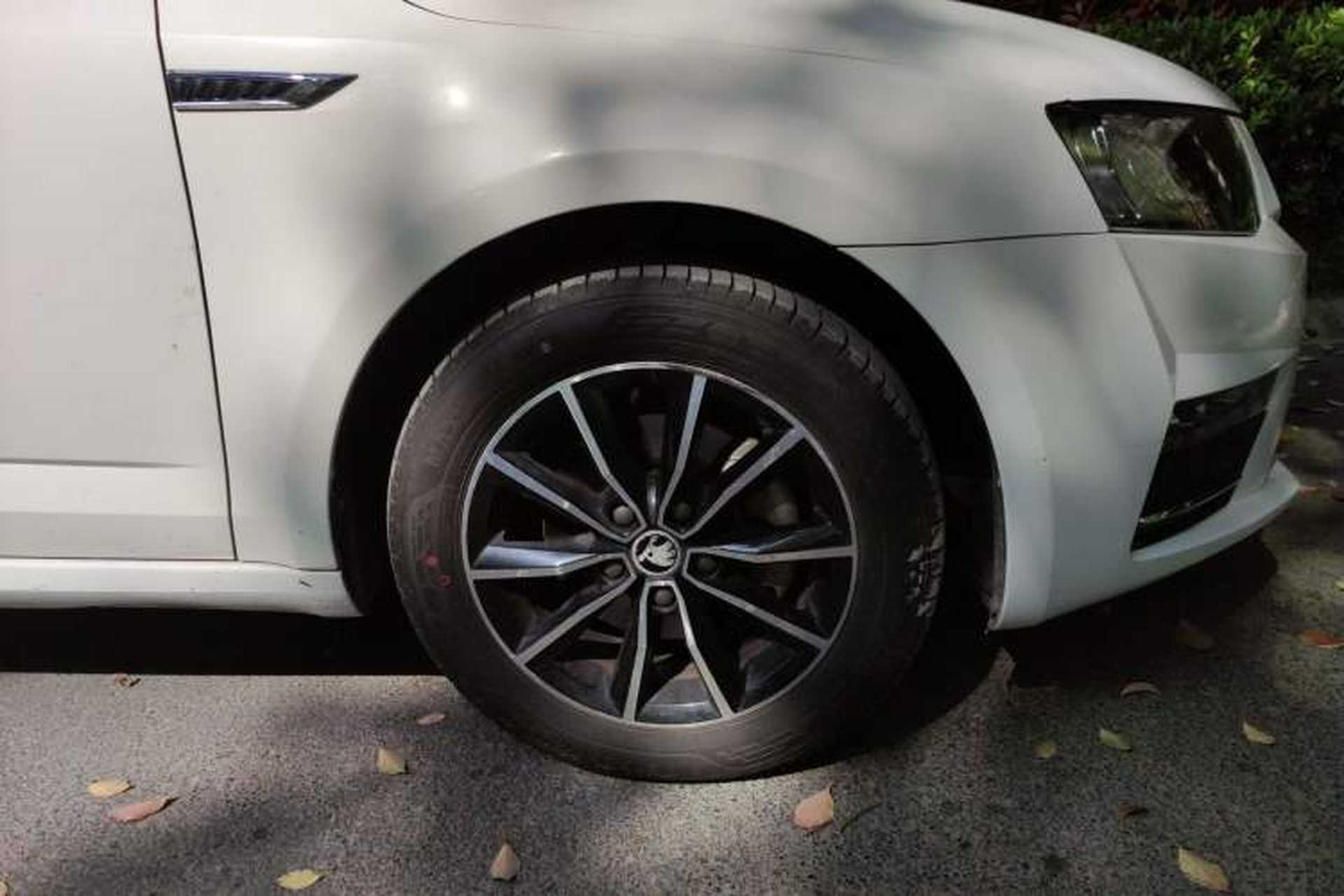 Used Skoda Octavia 2017 1.6L Automatic Smart Drive Edition Right Front Wheel Hub