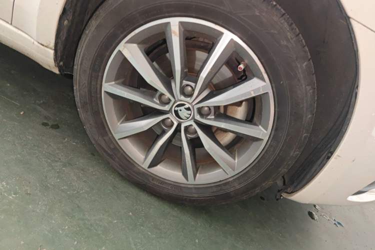 Used Skoda Octavia 2017 1.6L Automatic Chuanxing Edition Right Front Wheel Hub