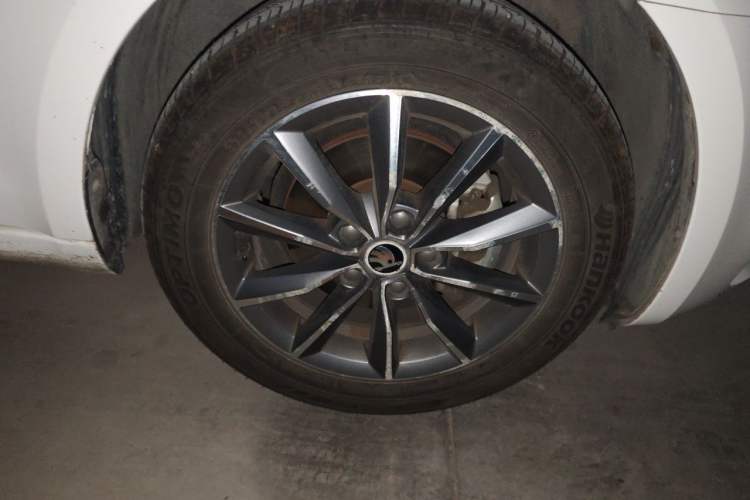 Used Skoda Octavia 2017 1.6L Manual Trend Edition Right Front Wheel Hub