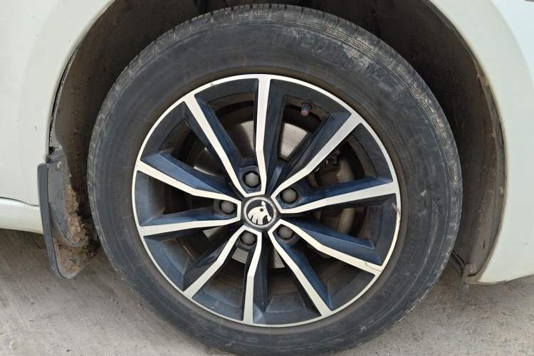 Used Skoda Octavia 2017 1.6L Manual Smart Drive Edition Right Front Wheel Hub