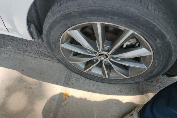 Used Skoda Octavia 2017 1.6L Automatic Chuanxing Edition Right Front Wheel Hub