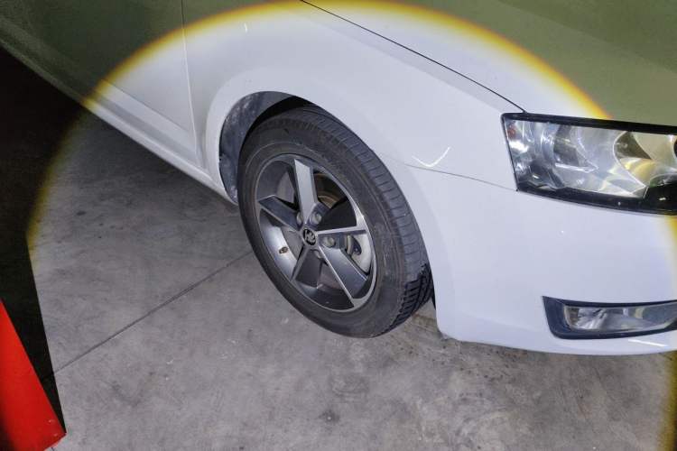 Used Skoda Octavia 2017 TSI280 DSG Smart Drive Edition Right Front Wheel Hub