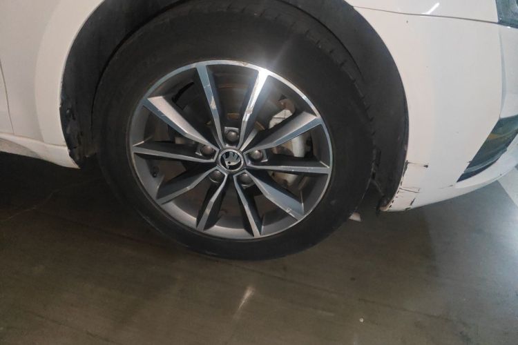 Used Skoda Octavia 2017 1.6L Automatic Chuanxing Edition Right Front Wheel Hub