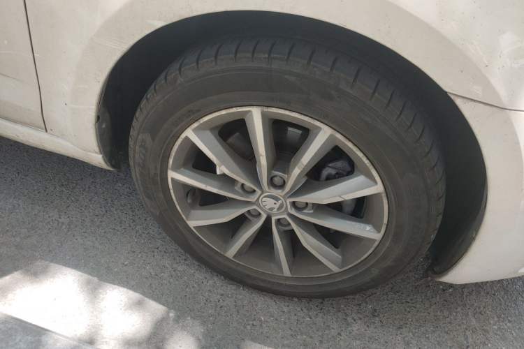 Used Skoda Octavia 2017 1.6L Automatic Chuanxing Edition Right Front Wheel Hub