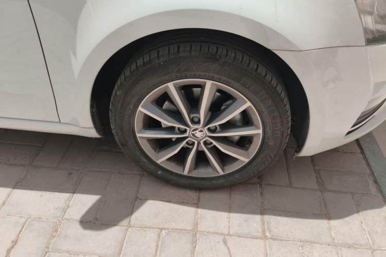 Used Skoda Octavia 2017 1.6L Automatic Chuanxing Edition Right Front Wheel Hub