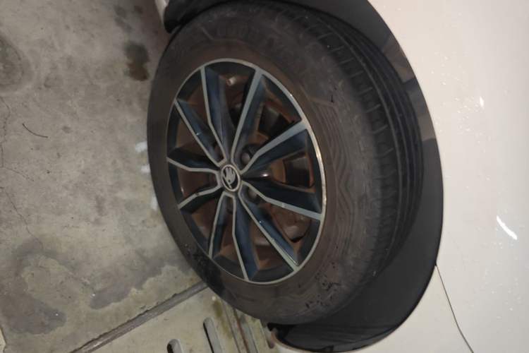 Used Skoda Octavia 2017 Classic Model 1.6L Automatic Comfort Edition Right Front Wheel Hub