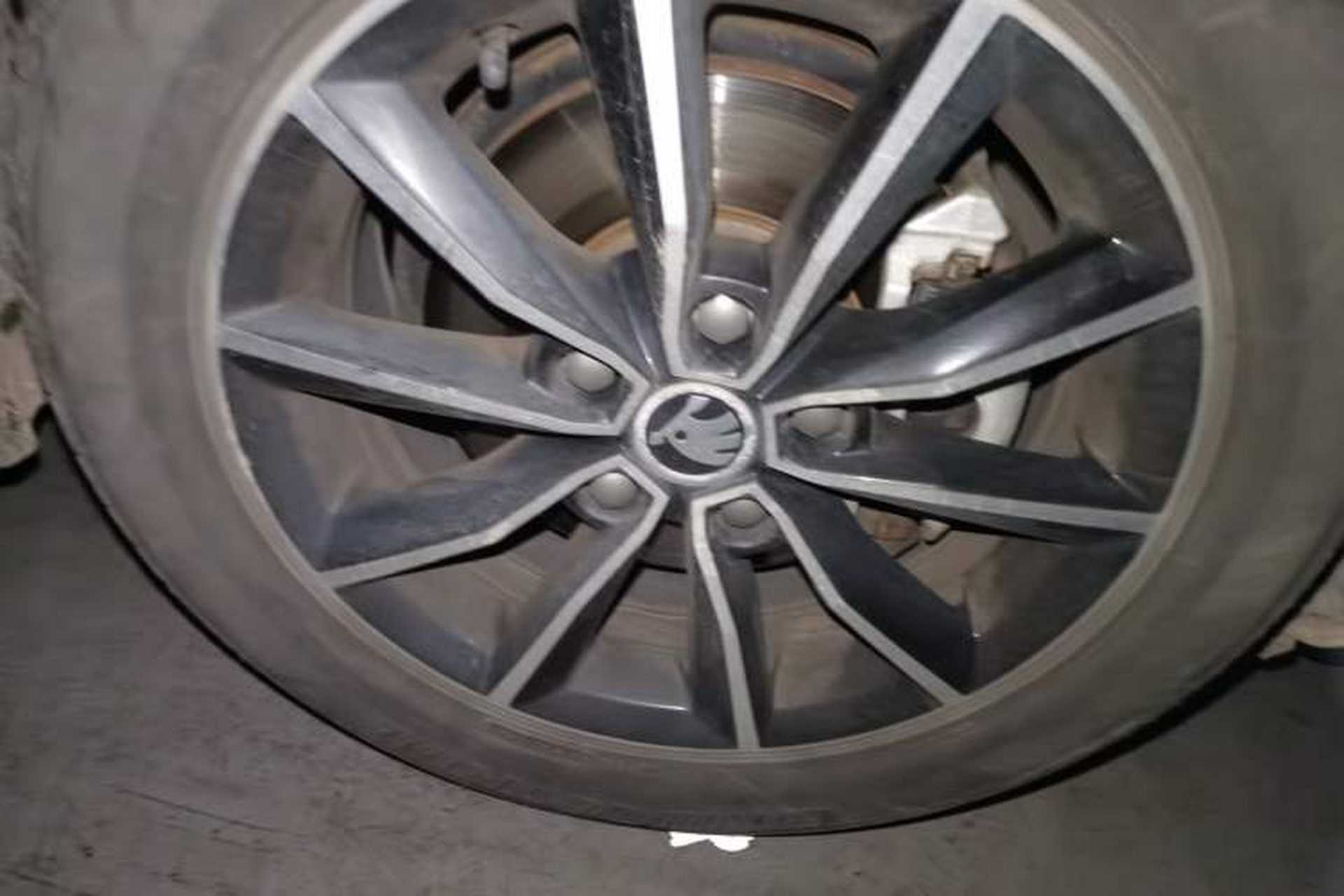 Used Skoda Octavia 2017 1.6L Automatic Smart Drive Edition Right Front Wheel Hub