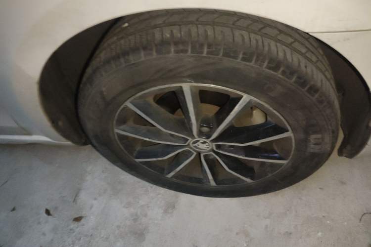 Used Skoda Octavia 2017 1.6L Automatic Smart Drive Edition Right Front Wheel Hub