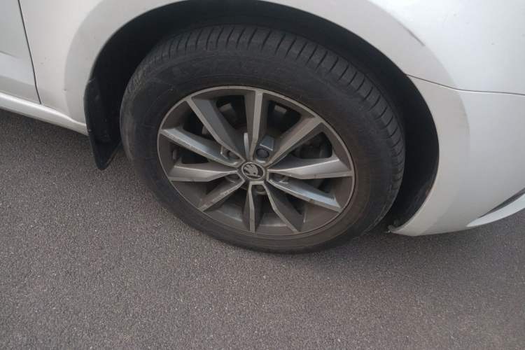 Used Skoda Octavia 2017 1.6L Manual Trend Edition Right Front Wheel Hub