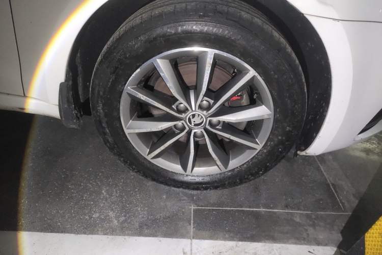 Used Skoda Octavia 2017 1.6L Automatic Chuanxing Edition Right Front Wheel Hub