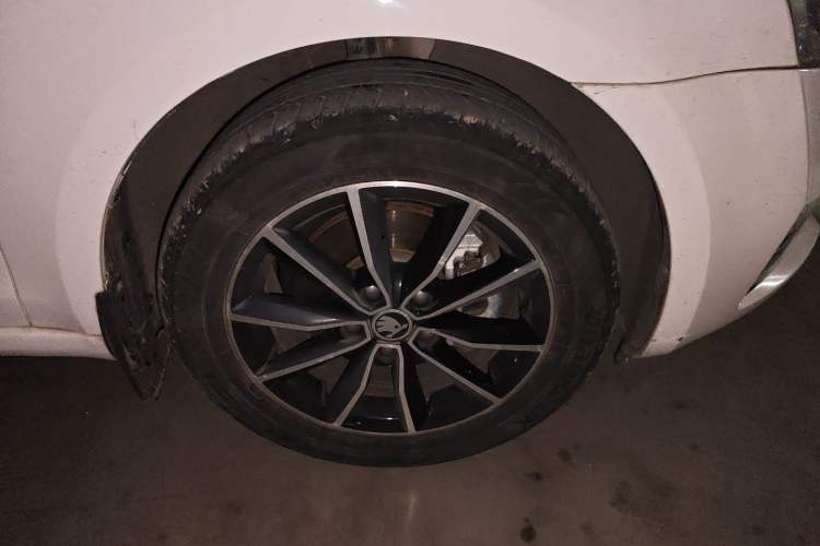 Used Skoda Octavia 2017 TSI280 DSG Smart Drive Edition Right Front Wheel Hub