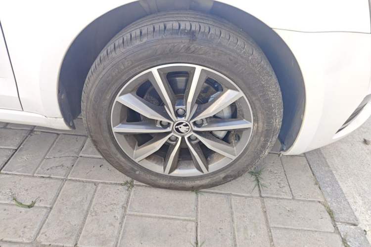 Used Skoda Octavia 2017 1.6L Automatic Chuanxing Edition Right Front Wheel Hub