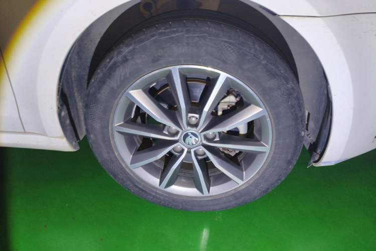 Used Skoda Octavia 2017 1.6L Automatic Chuanxing Edition Right Front Wheel Hub