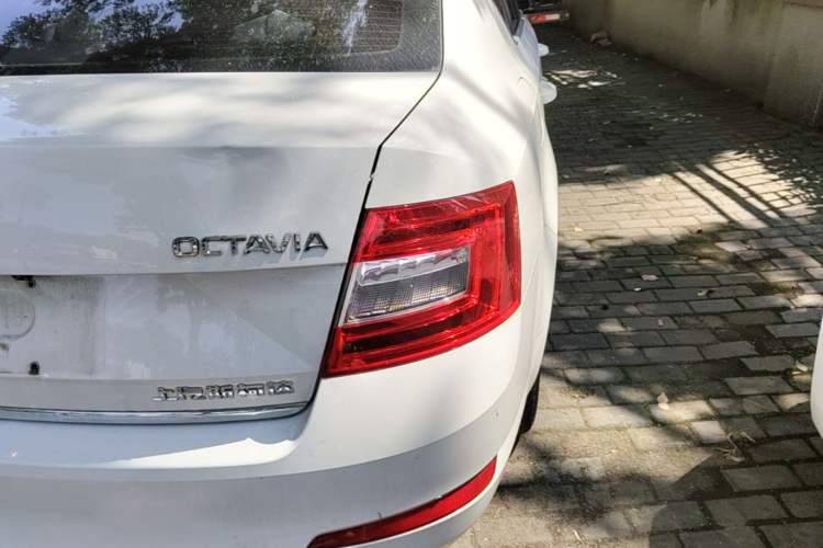 Used Skoda Octavia 2017 TSI280 DSG Smart Drive Edition Right Rear Taillight