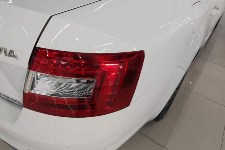 Used Skoda Octavia 2017 1.6L Manual Smart Drive Edition Right Rear Taillight