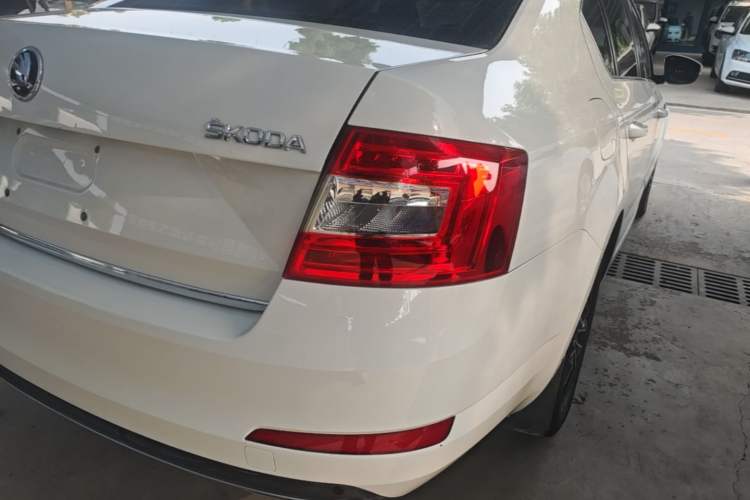 Used Skoda Octavia 2017 TSI280 DSG Smart Drive Edition Right Rear Taillight