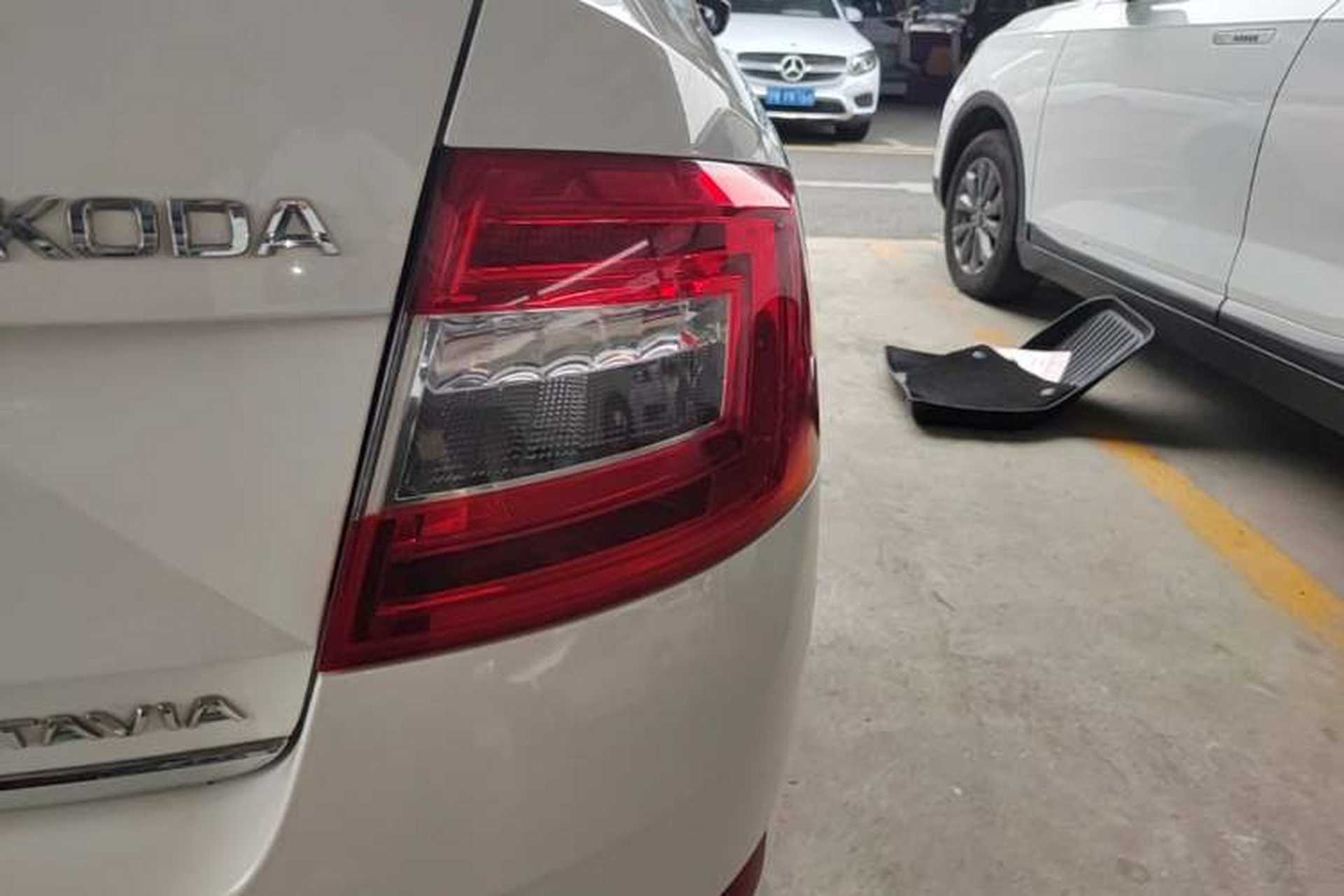 Used Skoda Octavia 2017 1.6L Automatic Smart Drive Edition Right Rear Taillight