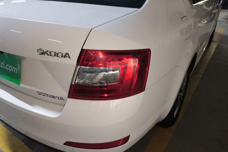 Used Skoda Octavia 2017 1.6L Manual Trend Edition Right Rear Taillight