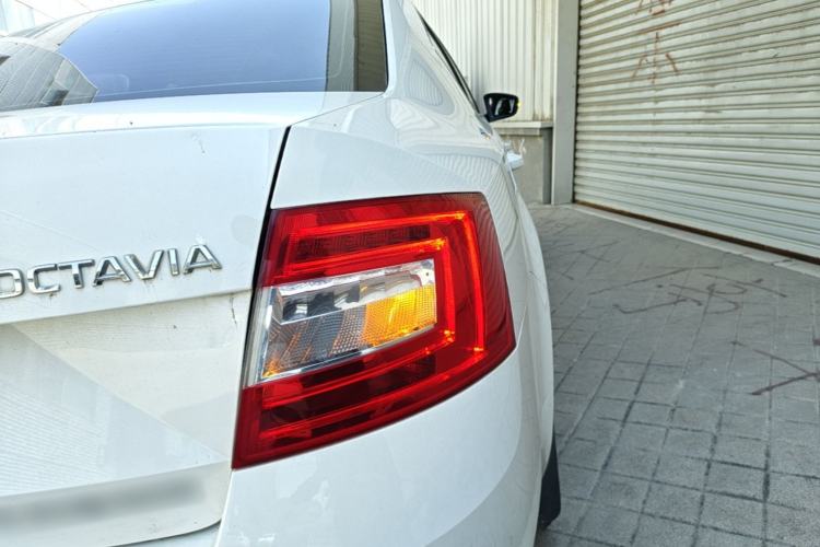 Used Skoda Octavia 2017 1.6L Automatic Chuanxing Edition Right Rear Taillight