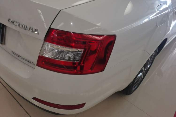 Used Skoda Octavia 2017 1.6L Manual Trend Edition Right Rear Taillight