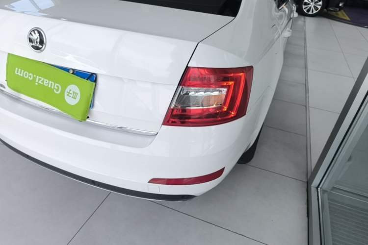 Used Skoda Octavia 2017 TSI280 DSG Smart Drive Edition Right Rear Taillight