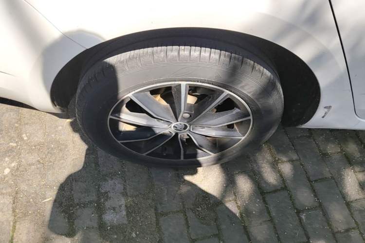 Used Skoda Octavia 2017 TSI280 DSG Smart Drive Edition Right Rear Wheel Hub